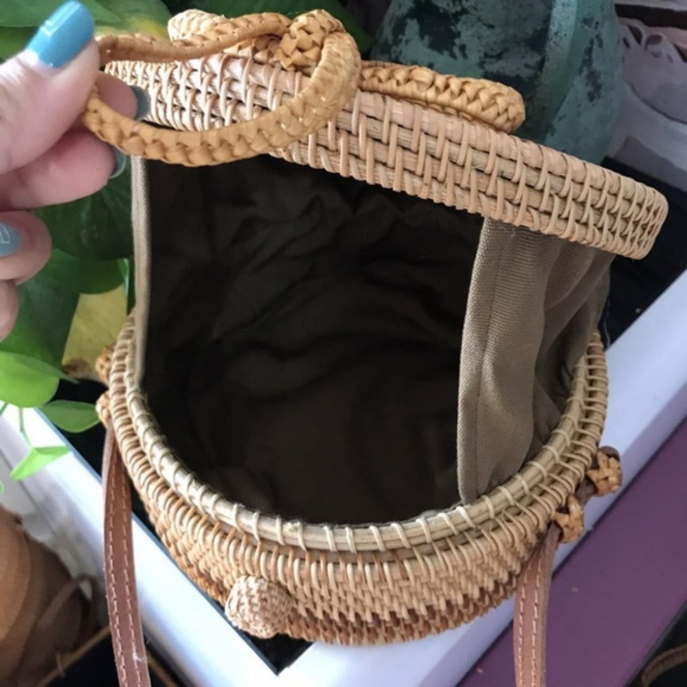 LAST ONE! Circle Rattan Crossbody Bag - Picture 6 of 6